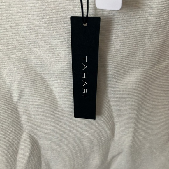 Tahari: Lace & embroidered sleeve Knit compression/natural stretch- Sweater- 3XL - Picture 3 of 16